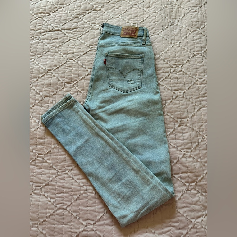 Levi’s High Rise Skinny Jean.
